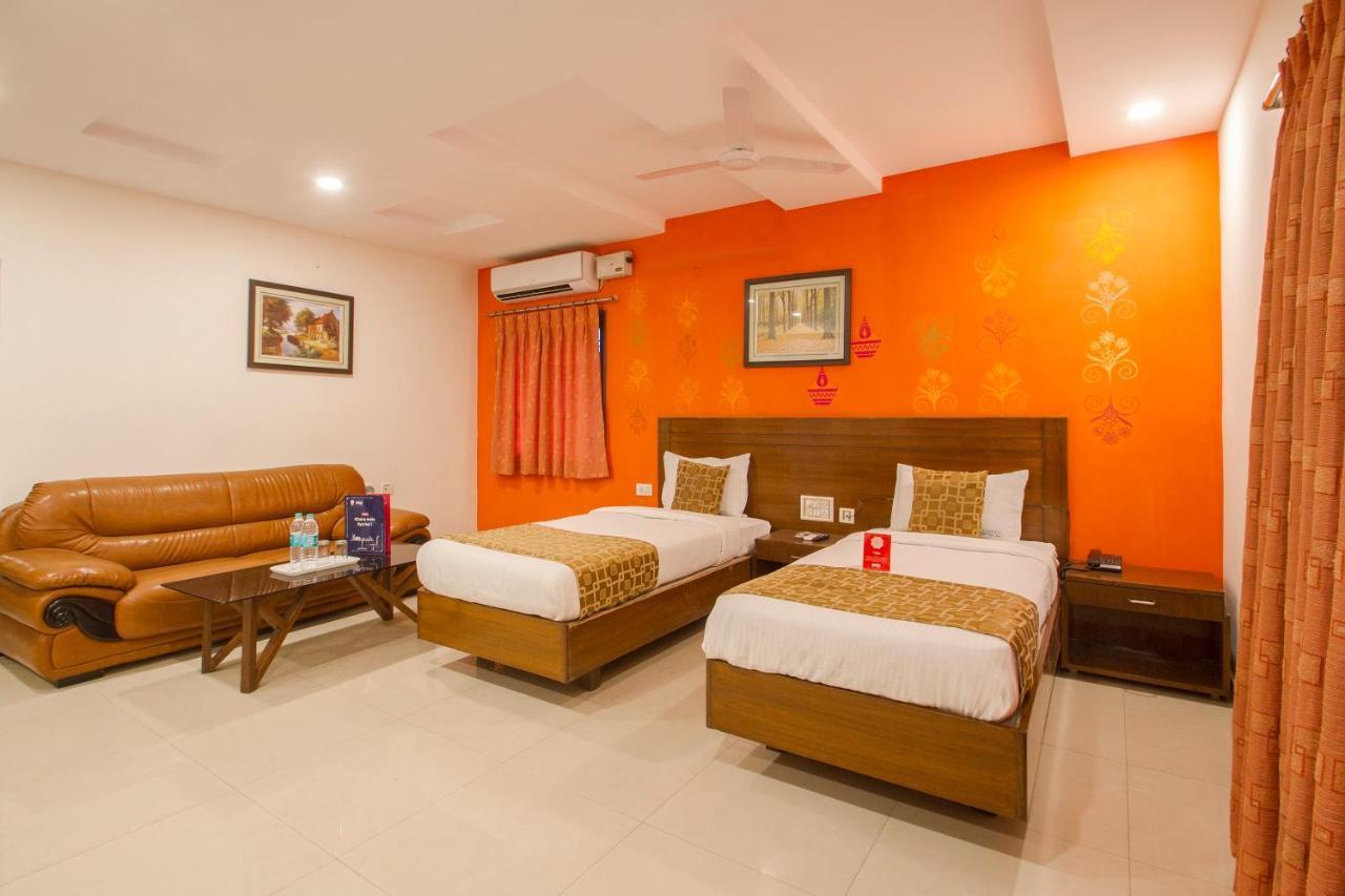 Vaccinated Staff - Oyo 11400 The Down Town Suites Hyderabad Eksteriør billede