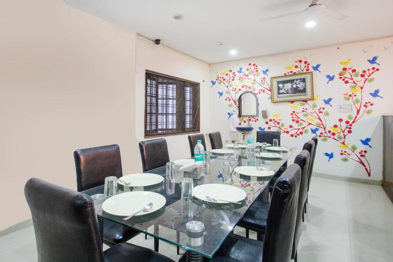 Vaccinated Staff - Oyo 11400 The Down Town Suites Hyderabad Eksteriør billede