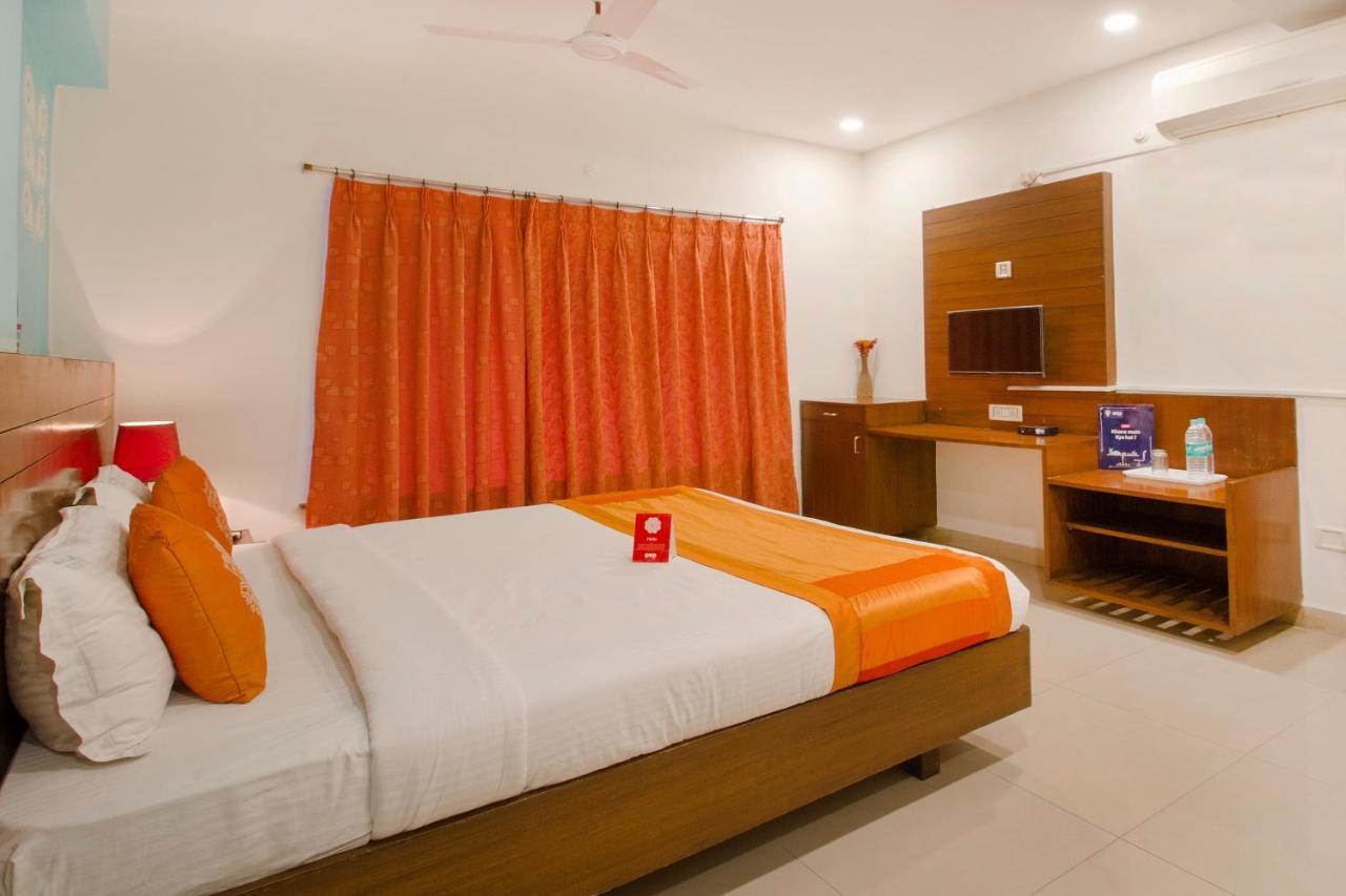 Vaccinated Staff - Oyo 11400 The Down Town Suites Hyderabad Eksteriør billede