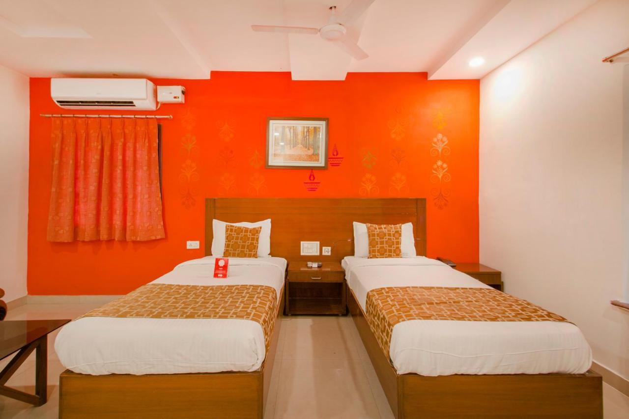 Vaccinated Staff - Oyo 11400 The Down Town Suites Hyderabad Eksteriør billede
