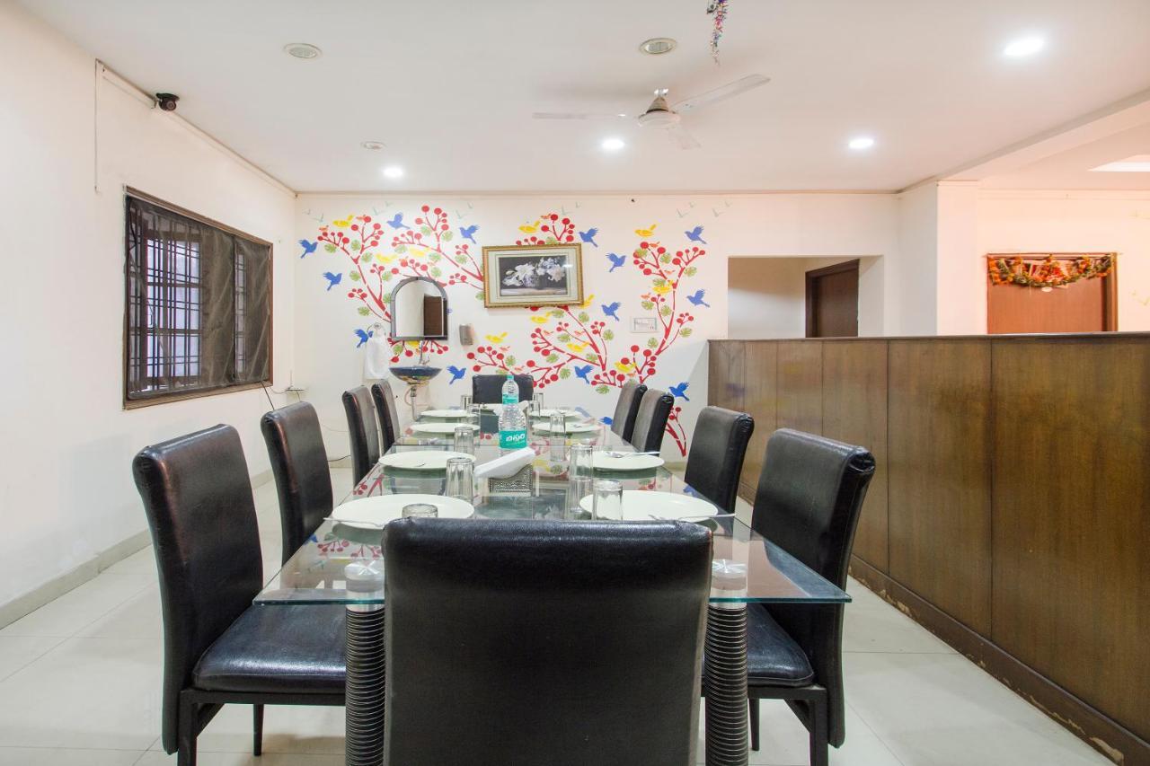 Vaccinated Staff - Oyo 11400 The Down Town Suites Hyderabad Eksteriør billede
