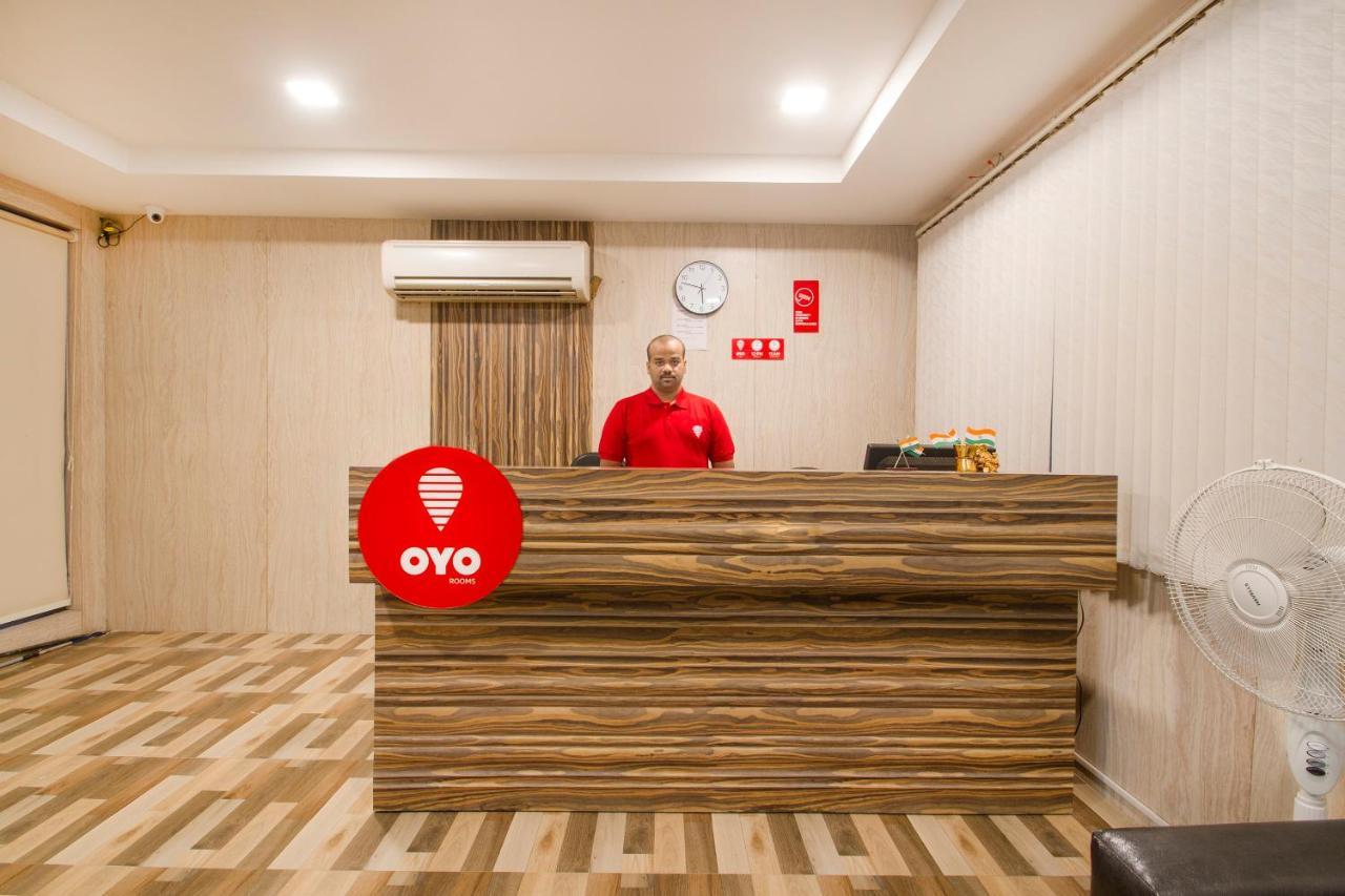Vaccinated Staff - Oyo 11400 The Down Town Suites Hyderabad Eksteriør billede