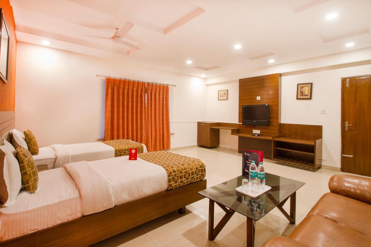 Vaccinated Staff - Oyo 11400 The Down Town Suites Hyderabad Eksteriør billede