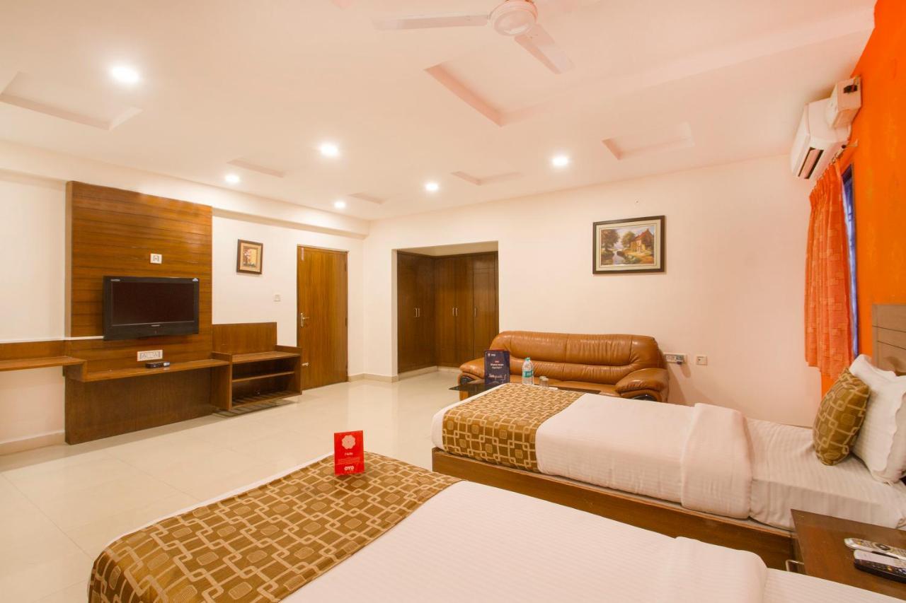 Vaccinated Staff - Oyo 11400 The Down Town Suites Hyderabad Eksteriør billede