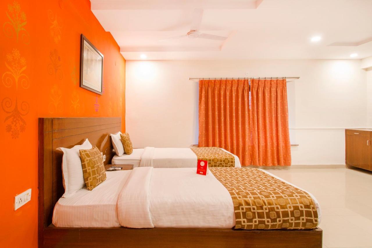 Vaccinated Staff - Oyo 11400 The Down Town Suites Hyderabad Eksteriør billede