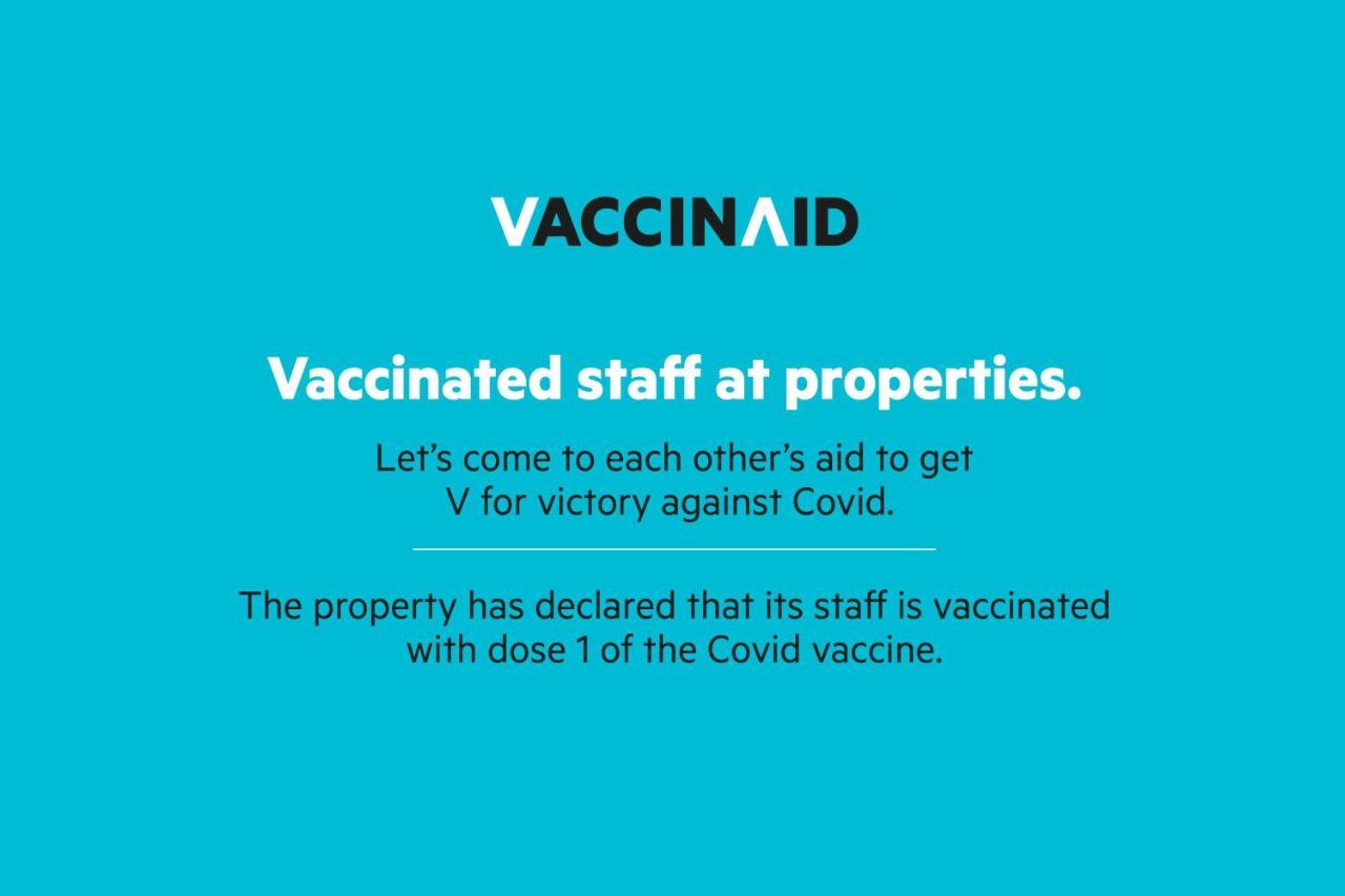 Vaccinated Staff - Oyo 11400 The Down Town Suites Hyderabad Eksteriør billede